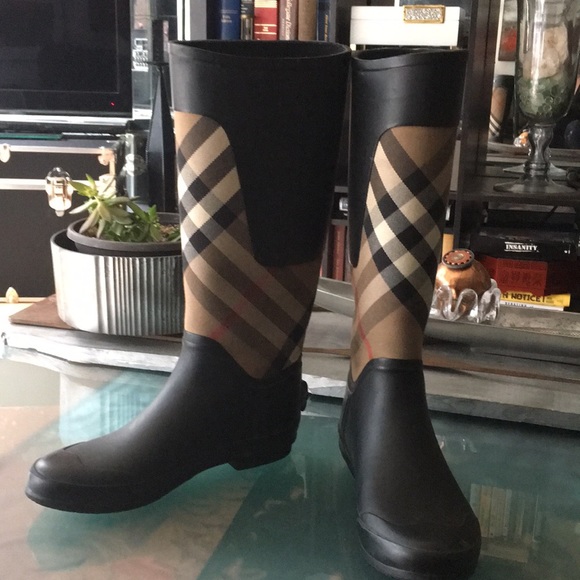 Burberry Shoes - Burberry Rain ☔️ Boots 40
